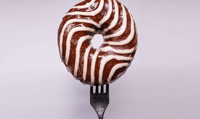 TẠI SAO TÔI KHÔNG THỂ NGỪNG ĂN, ngay cả khi tôi không đói? Giải thích về thực phẩm tạo cảm giác ngon miệng