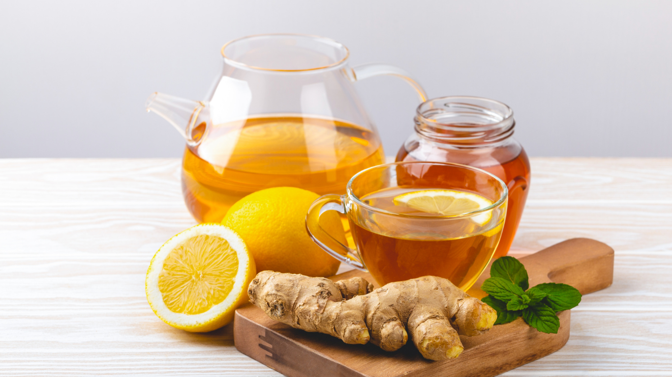 UỐNG NƯỚC ẤM KÈM GỪNG HOẶC CHANH LOÃNG